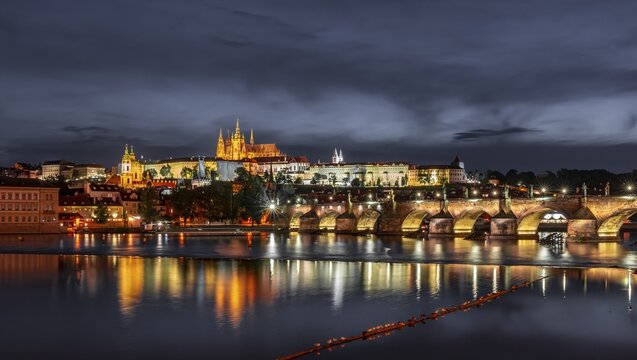 Charles Bridge with Vltava, St Vitus Cathedral and Prague Castle, Hradcany, Old Town, Night view, Prague, Bohemia, Czech Republic