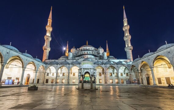 Blue Mosque, Sultan Ahmet Camii at night, Sultanahmet, European Side, Istanbul