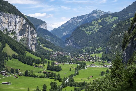 Lauterbrunnen Valley with Staubbach Falls, Lauterbrunnen, Jungfrau Region, Bernese Oberland, Canton Bern, Switzerland