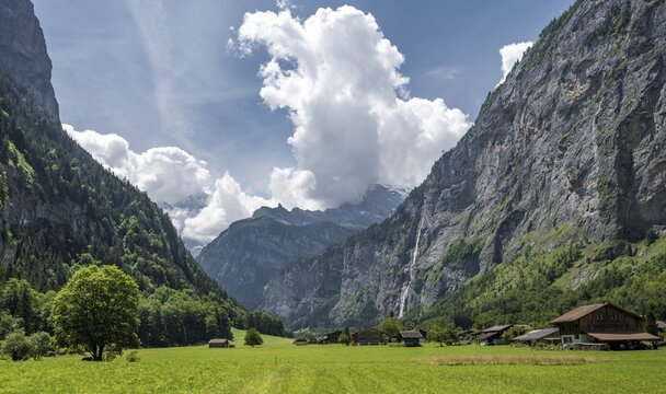 Lauterbrunnen Valley with waterfall, Lauterbrunnen, Jungfrau Region, Bernese Oberland, Canton Bern, Switzerland