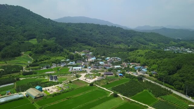 한국 대한민국 전라남도 전남 구례군 구례 시골 농촌 한옥 전통 가옥 운조루 토지면 양반가 고택 민속 풍습 시골집 향토 지방 역사 옛날집 문화재 기와집 마루 대문 담장 건축물 주거 문화 정원 마당 유적지 관광지 명소 국내여행 전통문화 보존 주택 마을 풍경 경관