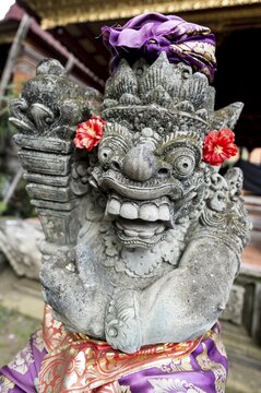 Temple Guardian, frightening statue in front of Ubud Palace, Ubud, Bali, Indonesia