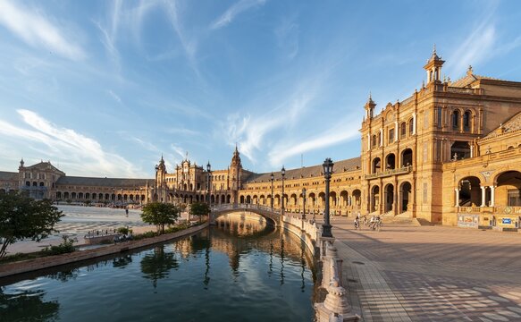 Bridge over a canal, Plaza de Espa&ntilde;a in the evening light, Seville, Andalusia, Spain