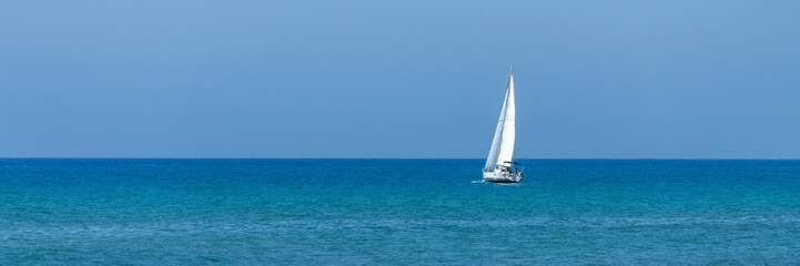 Voilier à l'horizon © PPJ