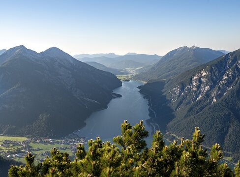 View from the B&auml;renkopf to the Achensee, left Seekarspitze and Seebergspitze, right Rofangebirge, Karwendel, Achensee, Tyrol, Austria