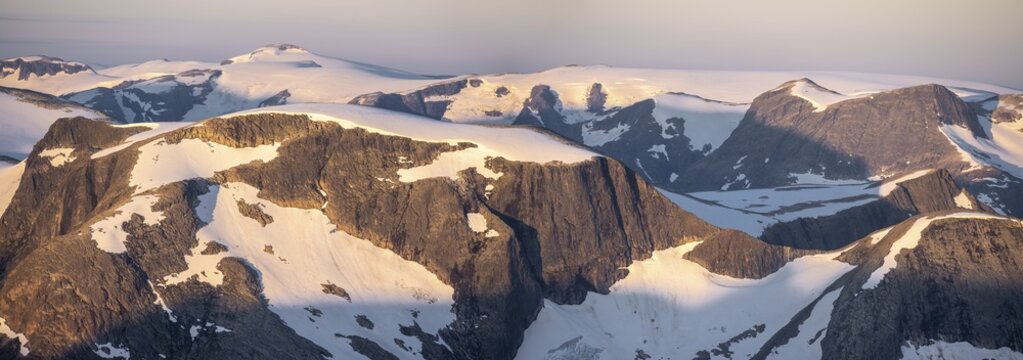 Abendstimmung, Gletscher und Berge im Jostedalsbreen-Nationalpark, Blick vom Gipfel des Sk&aring;la, Breheimen-Gebirge, Stryn, Vestland, Norwegen