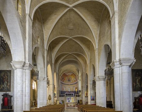 View of the altar, Cathedral di San Leopardo, Osimo, Province of Ancona, Italy