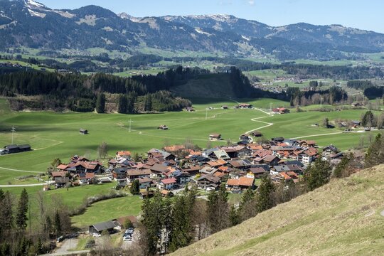 View of Reichenbach and Illertal, back mountains of the H&ouml;rnergruppe, Oberstdorf, Oberallg&auml;u, Allg&auml;u Alps, Allg&auml;u, Bavaria, Germany