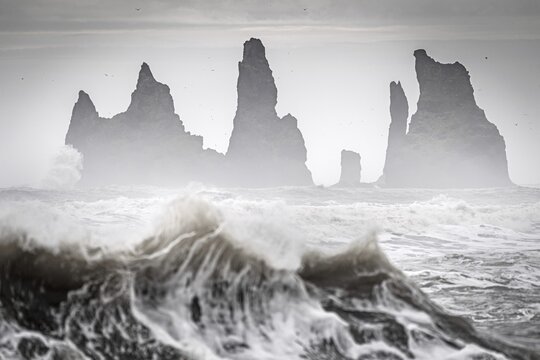 Storm with strong surf, rock needles, Reynisdrangar Skessudrangur, Landdrangur and Langsamur, V&iacute;k &iacute; M&yacute;rdal, Su&eth;urland, Sudurland, South Iceland, Iceland