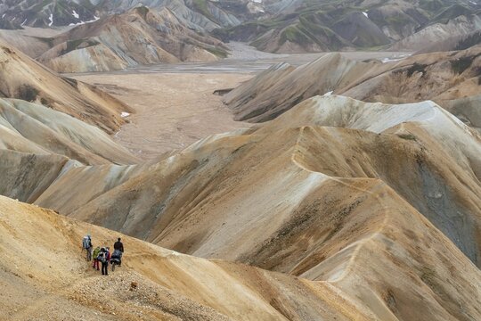 Hiker, Rhyolite Mountains, J&ouml;kulgil, Landmannalaugar, Fjallabak, Icelandic Highlands, Iceland