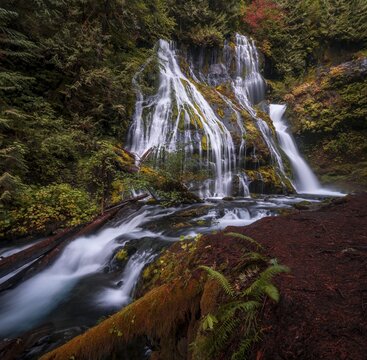 Waterfall, Panther Creek Falls, in autumn, time exposure, Washington, USA