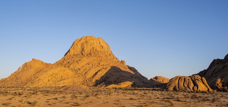 Morning, Pontok Mountains, Gro&szlig;e Spitzkoppe, Spitzkoppe, Gro&szlig;e Spitzkuppe Nature Reserve, Namibia