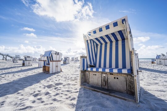 Beach chairs at the west beach, Sylt, North Frisian Island, North Sea, North Frisia, Schleswig-Holstein, Germany