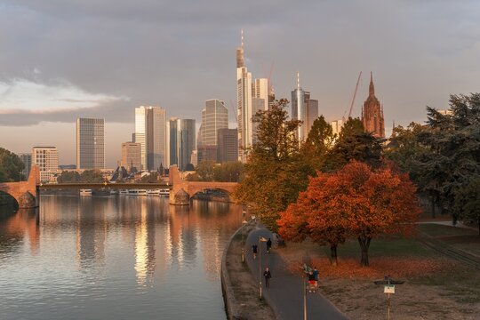 Skyline, skyscrapers in the banking district in the morning light, Old Bridge over the Main, sunrise, autumn, Frankfurt am Main, Hesse, Germany