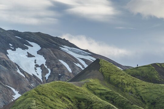 Hiker, Rhyolite Mountains, J&ouml;kulgil, Landmannalaugar, Fjallabak, Icelandic Highlands, Iceland