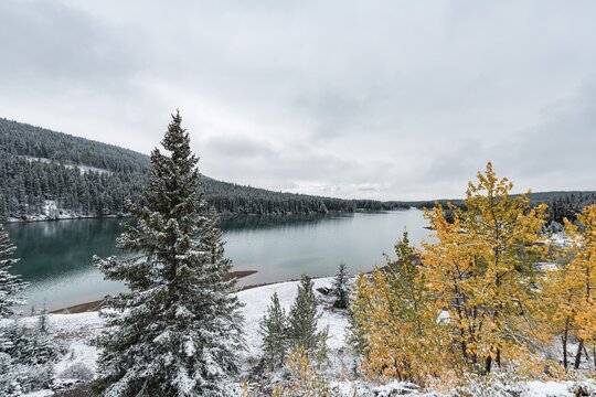 Two Jack Lake, mountain lake, in autumn with first snow, Banff National Park, Rocky Mountains, Alberta, Canada