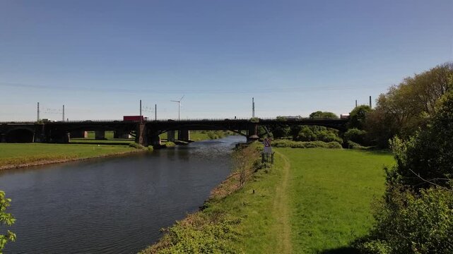 Duisburg Ruhraue mit Kanal und Autobahnkreuz Kaiserberg