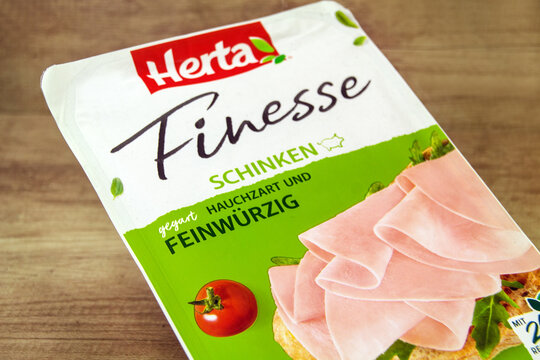 Herta Finesse Schinken gegart feinw&uuml;rzig hauchzart auf Holz