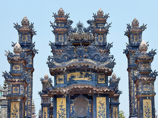 Obraz premium Amazing intricate and ornate details of An Bang Cemetery Gate, a huge tomb complex with artistic gates, sculpture, and monuments, in beautiful Vietnamese style.