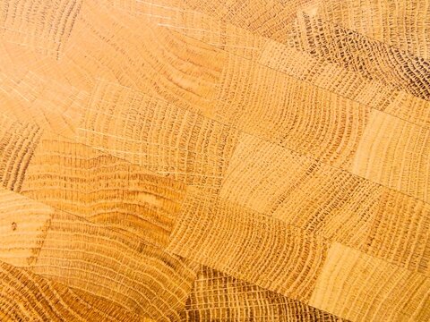 End grain oak wood cutting board background, top view.
Natural durable hardwood butcher block texture, close-up.
Professional wooden chopping board for kitchen, macro timber texture.