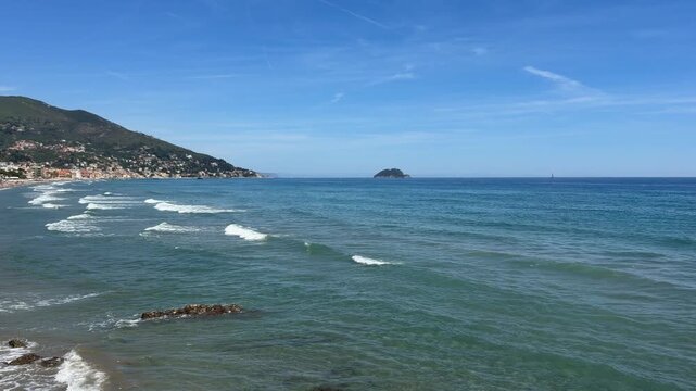 mare ligure ad alassio ed laigueglia in italia