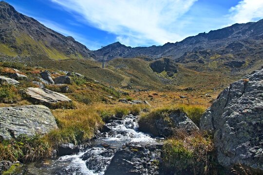 Austrian Alps - view from the footpath to chalet Ascher Hutte
