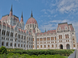 Obraz premium architecture detail of the ornate neo-gothic Hungarian parliament building in Budapest, Hungary 
