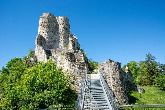 Burgruine Pfeffingen in Baselland, Schweiz