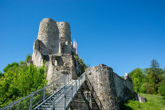 Burgruine Pfeffingen in Baselland, Schweiz