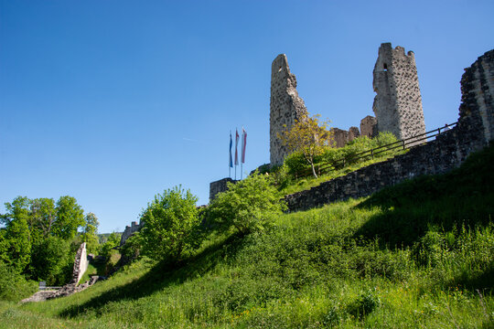 Burgruine Pfeffingen in Baselland, Schweiz