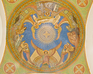 Obraz premium Colorful mosaic depicting heaven with a cross and angels and geometrical figures around. detail of the Arcade in Kerepesi, historical graveyard along Fiume Road in Budapest, Hungary 