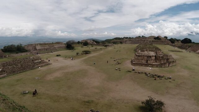 ZONA ARQUOLOGICA DE MONTE ALBAN OAXACA MEXICO