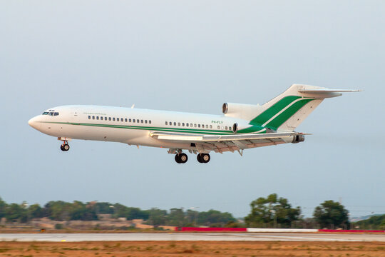 Luqa, Malta  - July 18, 2006: Aviation-ConneXions Boeing 727-22 (REG: P4-FLY) landing runway 31 after sunset.