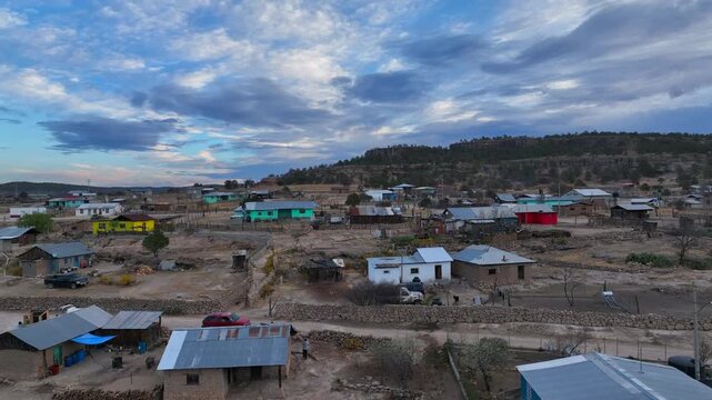 filme aereo sobre una comunidad rural en las montanas de mexico Aerial film about a rural community in the mountains of Mexico.