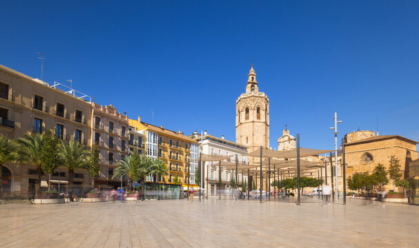 Plaza de la Reina, a main square in Valencia, Spain on a clear day with a blue sky above.