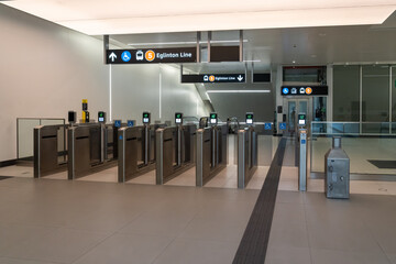 Naklejka premium Toronto, ON, Canada - May 4, 2026: PRESTO readers at the fare gate in a station on the Eglinton Crosstown LRT (Line 5 Eglinton) in Toronto, ON, Canada, in 2026. The Eglinton Crosstown LRT is a new rap