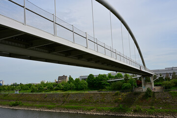 Fototapeta premium Stabbogen Hafenbrücke in Gewerbegebiet Neuss, Deutschland