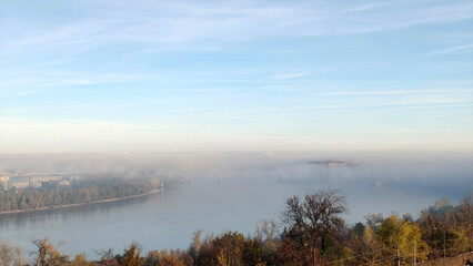 Obraz premium fog and low cloud above Danube River in Novi Sad in autumn