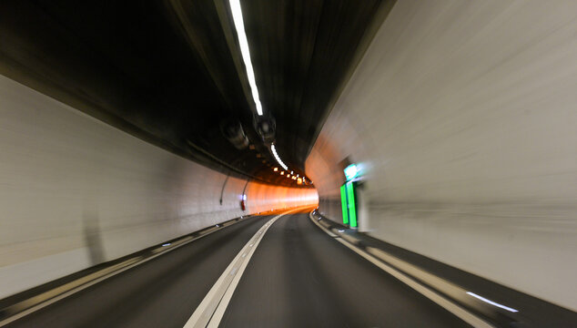 Viamala Tunnel auf der A13 bei Zillis-Reischen in Fahrtrichtung S&uuml;den, Graub&uuml;nden (Schweiz)
