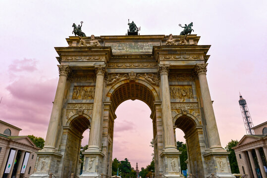 Arco della Pace (Friedensbogen) auf der Piazza Sempione in Mailand