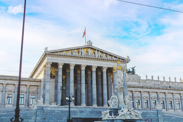 Naklejka premium Austrian Parliament Building and Pallas Athena Fountain in Vienna