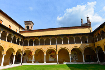 Fototapeta premium Historischer Renaissance-Kreuzgang im Kloster San Cristo in Brescia (Italien)