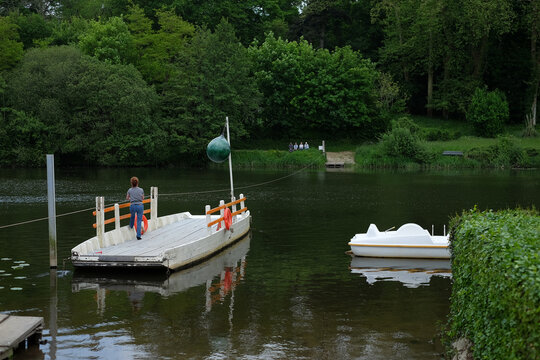 Le bac de M&eacute;nil en Mayenne