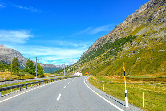 Berninapassstrasse bei Bernina Suot im Sommer
