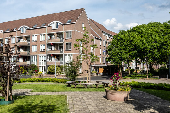 Gepflegte Wohnanlage mit Gr&uuml;nfl&auml;che in Maastricht, Limburg, Niederlande