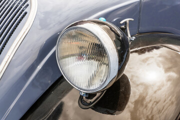 古い自動車のヘッドライト　Headlight of the old car © norikko