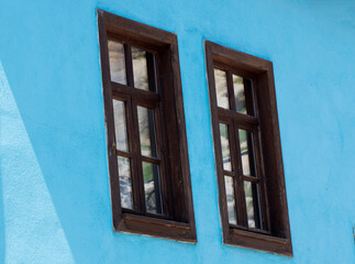 Fototapeta premium Windows, commonly seen in historic neighborhoods of Afyonkarahisar, are characteristic elements of traditional Turkish house architecture and the city’s vernacular residential identity.