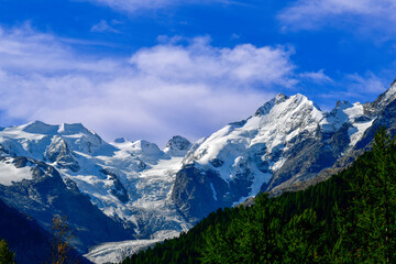 Obraz premium Der majestätische Morteratschgletscher im Berninamassiv der Schweizer Alpen