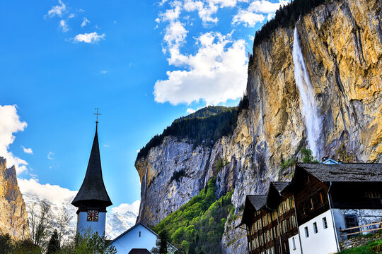 lauterbrunnen village church in switzerland