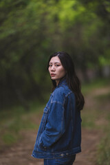 Fototapeta premium 自然の中にいる女性